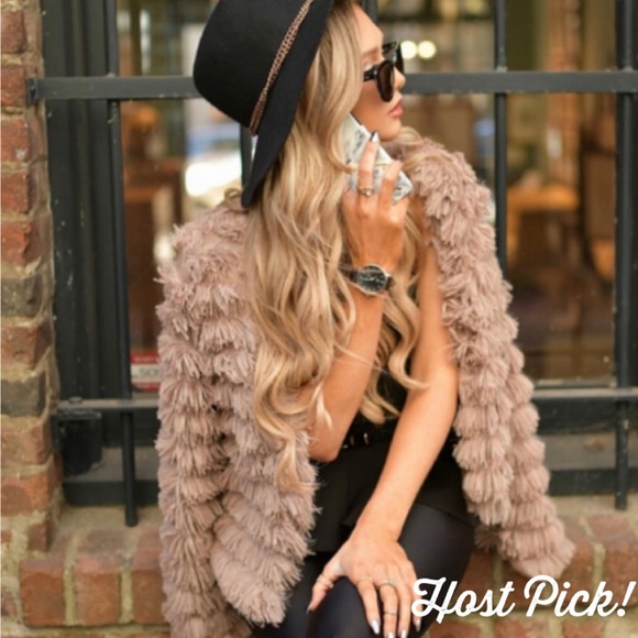 🔥 HOST PICK🔥 1 LEFT Fluffy Beige Jacket - Picture 2 of 7